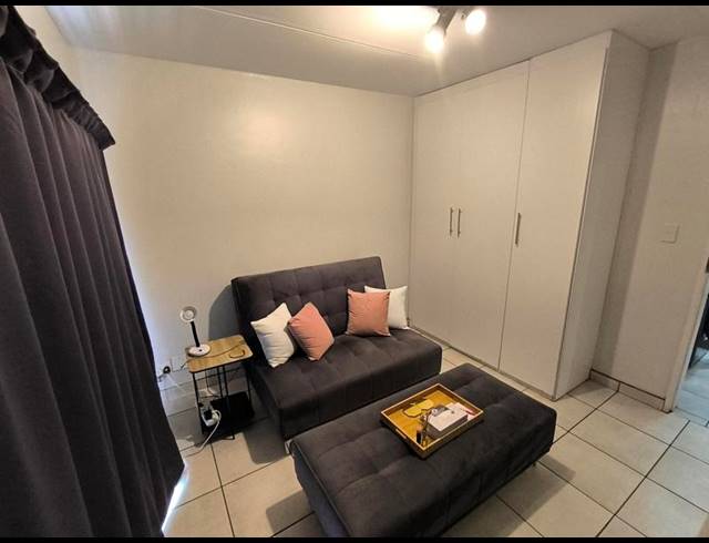 2 BEDROOM APARTMENT FOR SALE IN HILLCREST